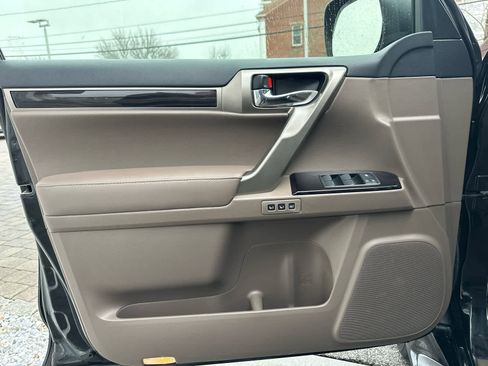 Used 2018 Lexus GX 460 w/ Navigation Package image 18