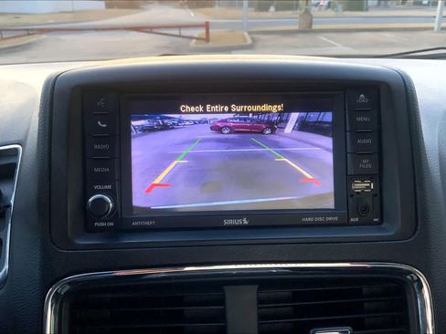 Used 2020 Dodge Grand Caravan SXT image 27