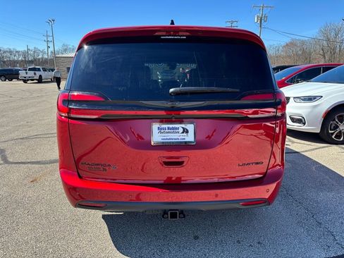 Used 2025 Chrysler Pacifica Limited w/ Trailer Tow Group image 3