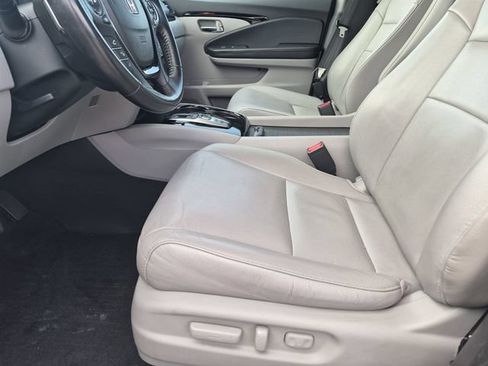 Used 2018 Honda Pilot Touring image 12