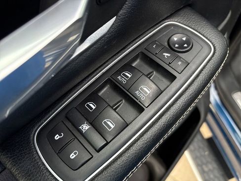 Used 2020 RAM 1500 Laramie image 15