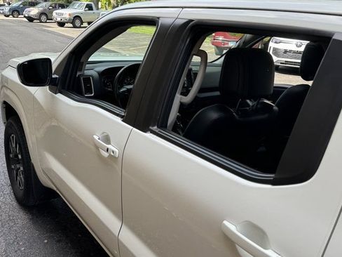 Used 2024 Nissan Frontier SL w/ Technology Package AWD/4WD image 21