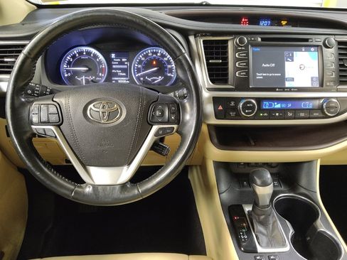 Used 2017 Toyota Highlander XLE image 22