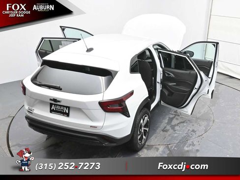 Used 2024 Chevrolet Trax RS image 37