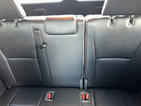 Used 2022 Toyota Highlander Limited image 19