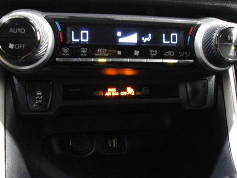 Used 2024 Toyota RAV4 LE AWD/4WD image 18