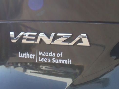 Used 2022 Toyota Venza XLE image 19