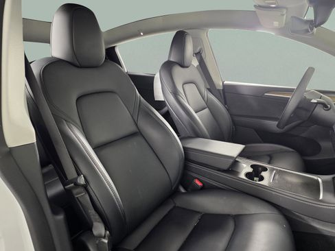 Used 2022 Tesla Model Y Long Range image 17