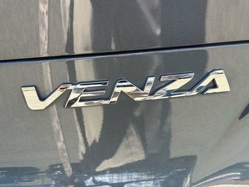 Certified 2021 Toyota Venza XLE w/ Carpet Mat Package (TMS) AWD/4WD image 11