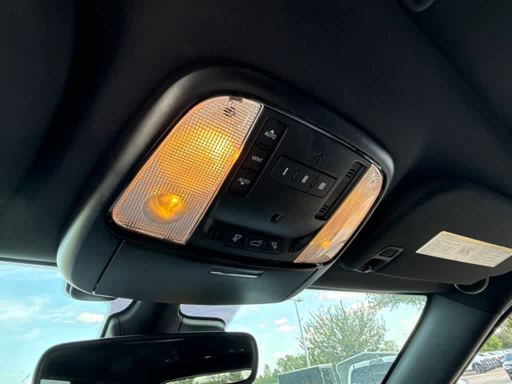 Used 2024 Dodge Durango GT RWD image 23