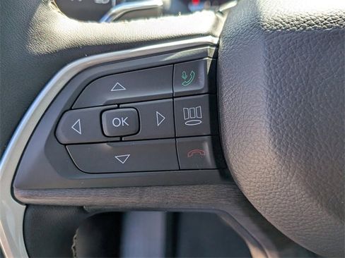 Used 2023 Jeep Grand Cherokee Limited w/ Black Appearance Package image 15