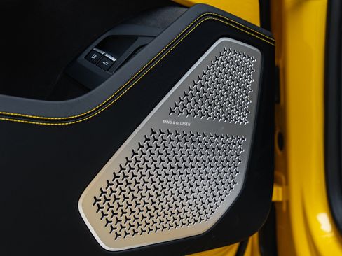 Used 2025 Lamborghini Urus SE AWD/4WD image 42