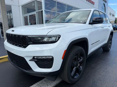 Used 2023 Jeep Grand Cherokee Limited w/ Black Appearance Package RWD image 4