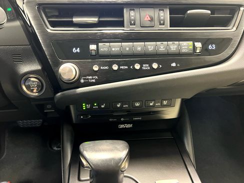 Used 2022 Lexus ES 350 Ultra Luxury image 21