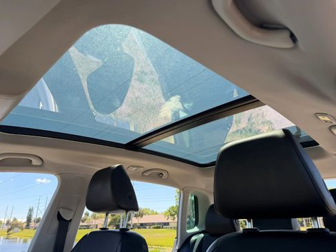 Used 2013 Volkswagen Tiguan SE image 18