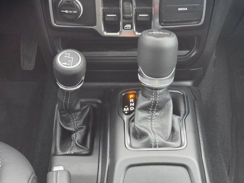 New 2026 Jeep Gladiator Sport AWD/4WD image 15