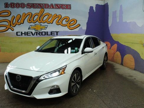 Used 2020 Nissan Altima 2.5 SV image 2
