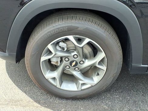 Used 2025 Chevrolet Trax LT FWD image 30