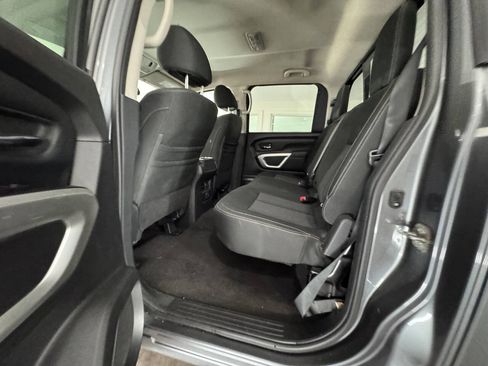 Used 2018 Nissan Titan SV w/ SV Convenience Package AWD/4WD image 17