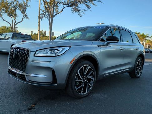 Used 2023 Lincoln Corsair Reserve w/ Towing Package image 8