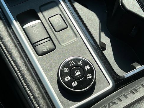 Certified 2025 Nissan Pathfinder SV AWD/4WD image 18