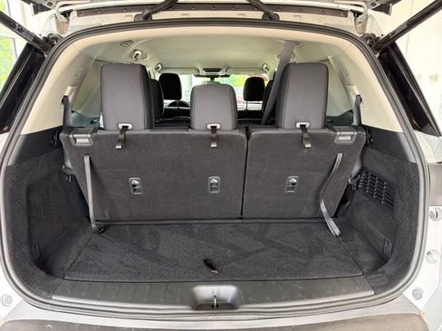 Used 2025 Nissan Pathfinder SV AWD/4WD image 8