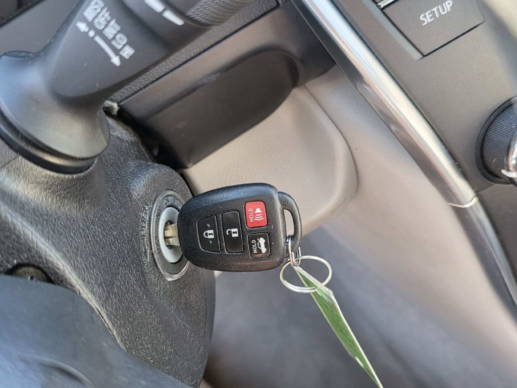 Used 2016 Toyota Camry LE FWD image 19
