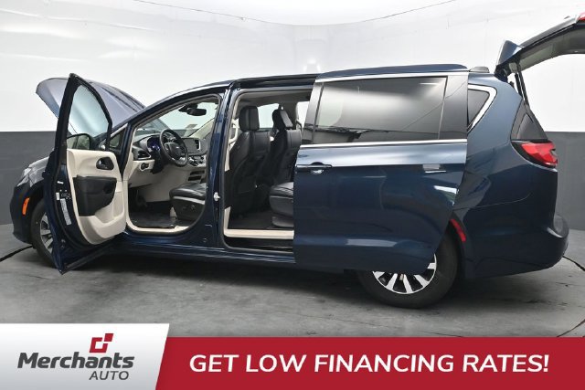 Used 2023 Chrysler Pacifica Touring-L FWD image 47