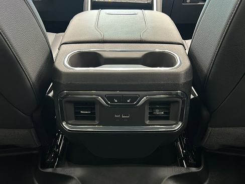 Used 2025 GMC Sierra 3500 Denali w/ Denali Reserve Package image 38