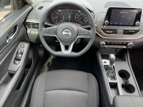 New 2025 Nissan Altima 2.5 SV image 15