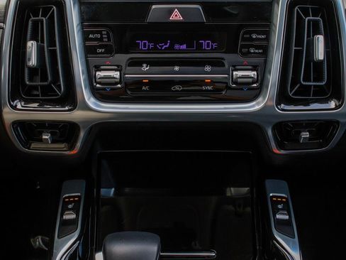 Used 2023 Kia Sorento SX AWD/4WD image 23