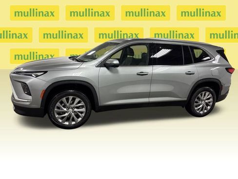 Used 2025 Buick Enclave Preferred image 9