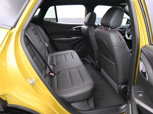 Used 2024 Chevrolet Trax RS w/ Sunroof Package image 37