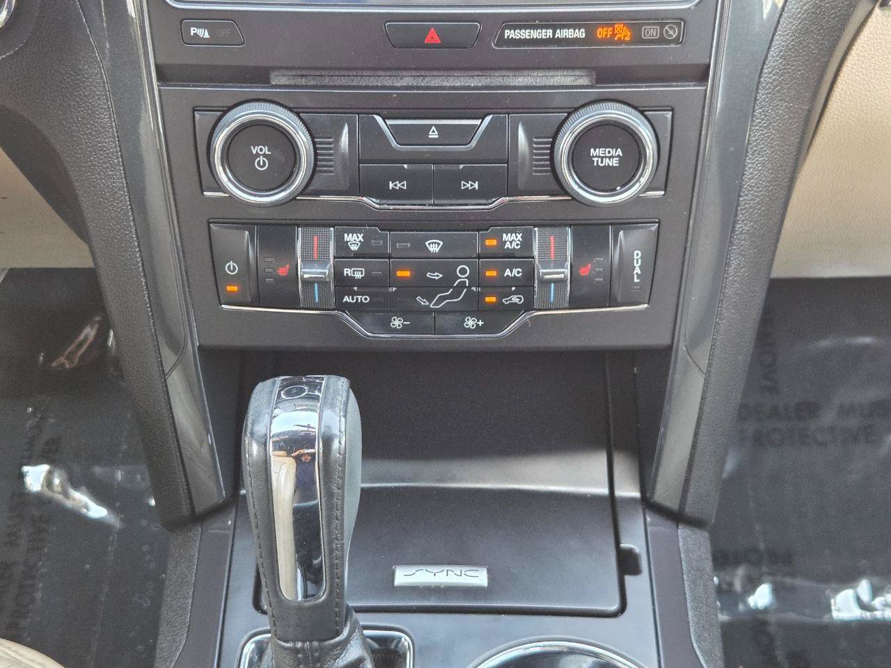 Used 2017 Ford Explorer XLT w/ Equipment Group 202A FWD image 28
