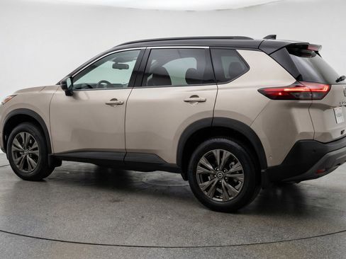 Used 2025 Nissan Rogue SV image 6