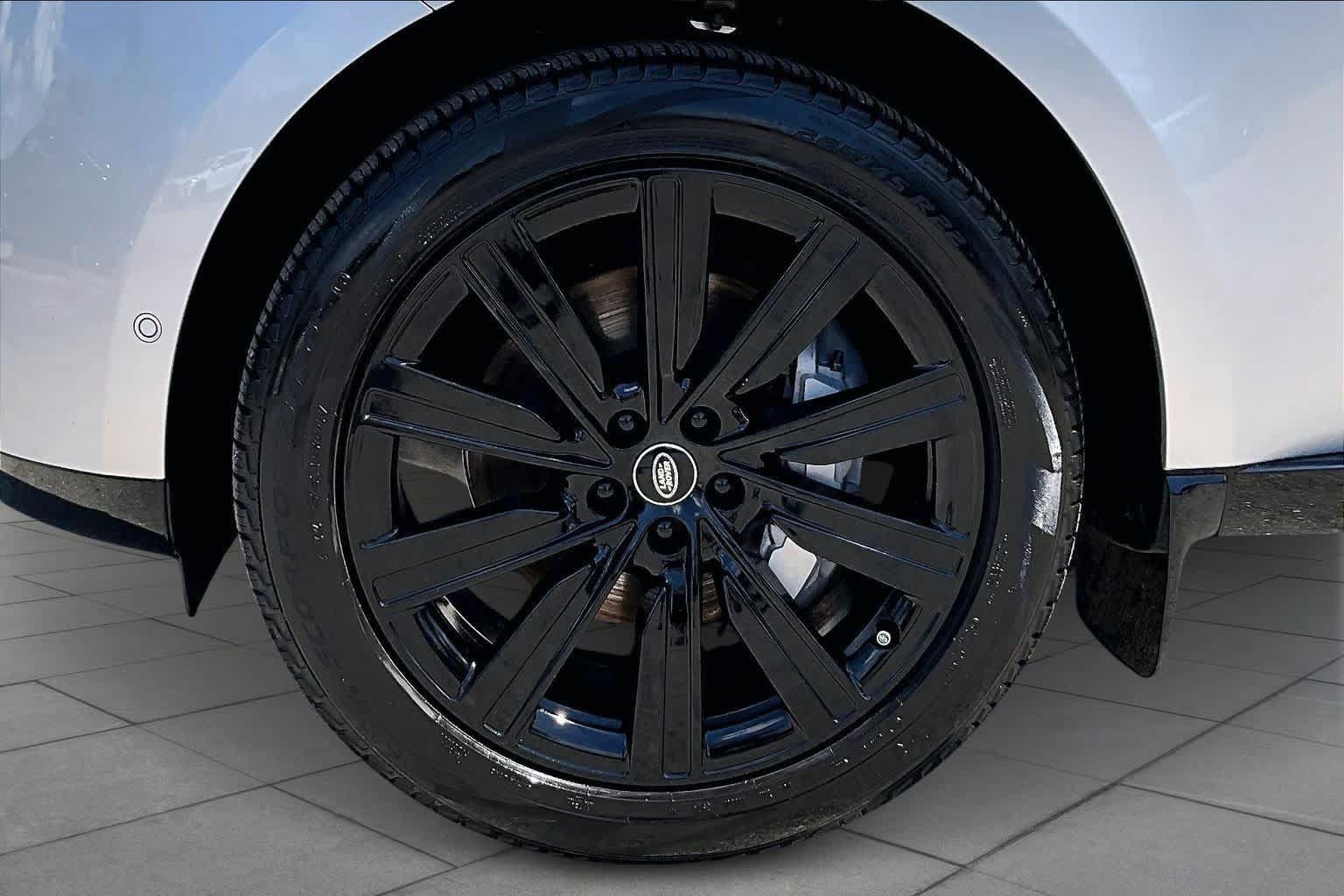 Used 2025 Land Rover Range Rover SE AWD/4WD image 18