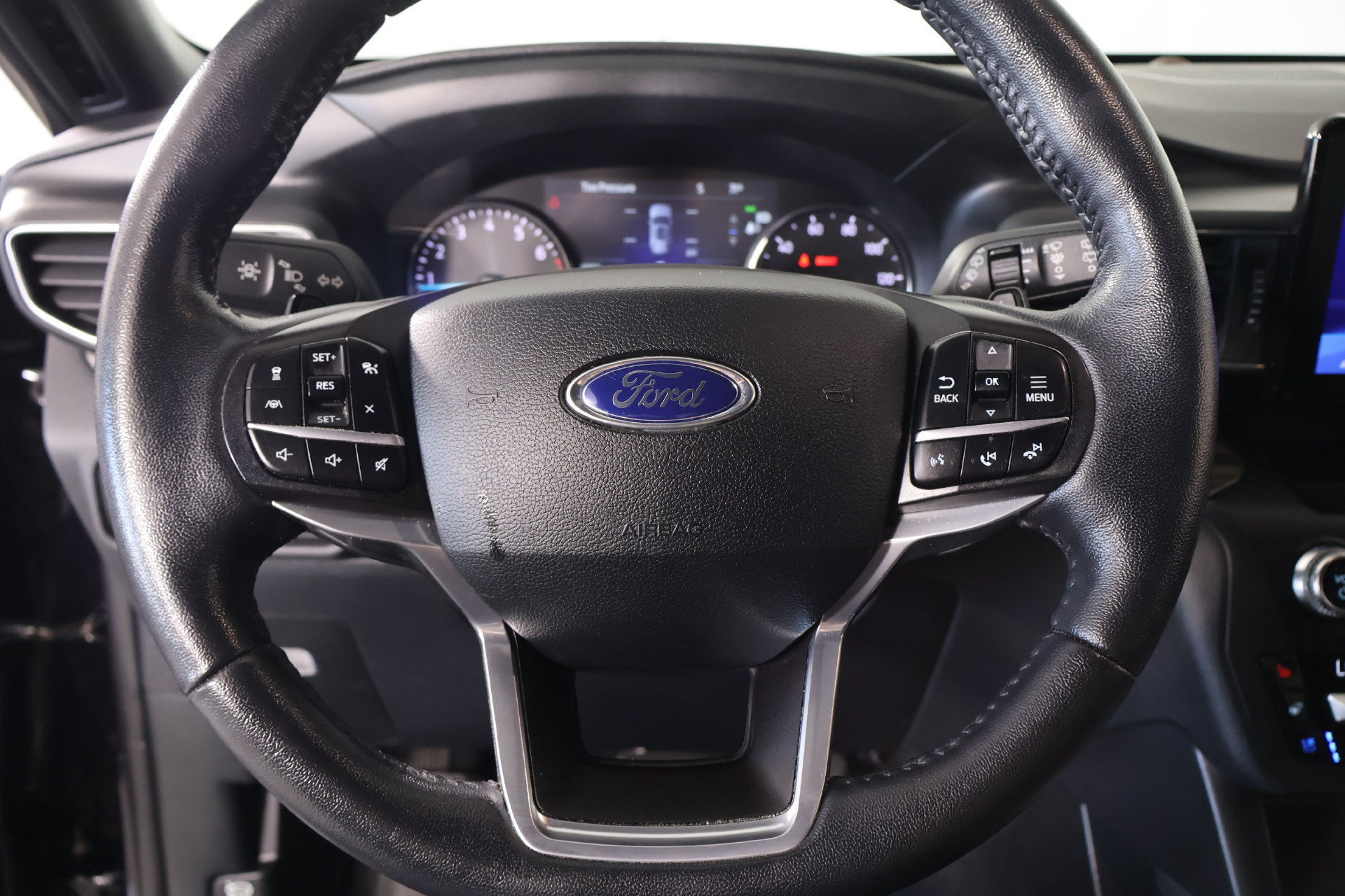 Used 2020 Ford Explorer Limited RWD image 3