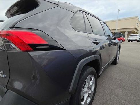 Used 2019 Toyota RAV4 LE image 5