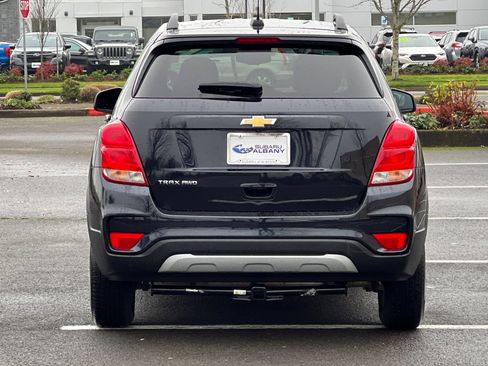 Used 2021 Chevrolet Trax LT w/ LT Convenience Package image 5