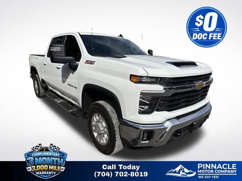 Used 2024 Chevrolet Silverado 2500 LT AWD/4WD image 1