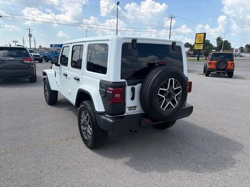 Used 2026 Jeep Wrangler Unlimited Sahara AWD/4WD image 4