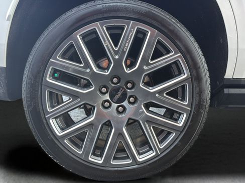 Used 2025 GMC Yukon Denali Ultimate AWD/4WD image 31