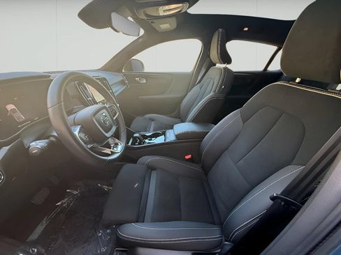 Used 2023 Volvo C40 P8 Recharge Plus w/ Protection Package Premier AWD/4WD image 9