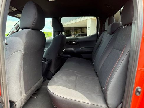 Used 2017 Toyota Tacoma TRD Sport w/ Tow Package (A/T) AWD/4WD image 29