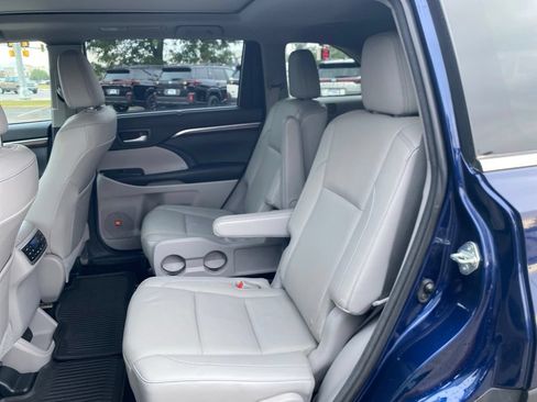 Used 2015 Toyota Highlander Limited Platinum AWD/4WD image 11