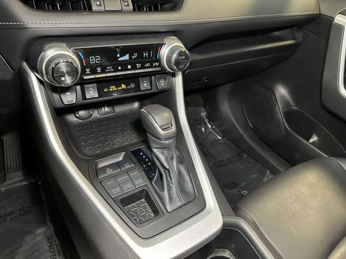 Used 2023 Toyota RAV4 XLE Premium image 29