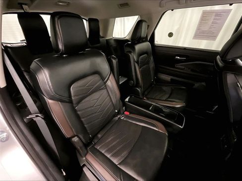 Used 2023 Nissan Pathfinder Platinum AWD/4WD image 16
