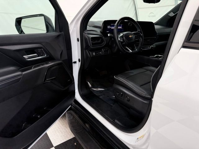 Used 2026 Chevrolet Silverado EV LT AWD/4WD image 34