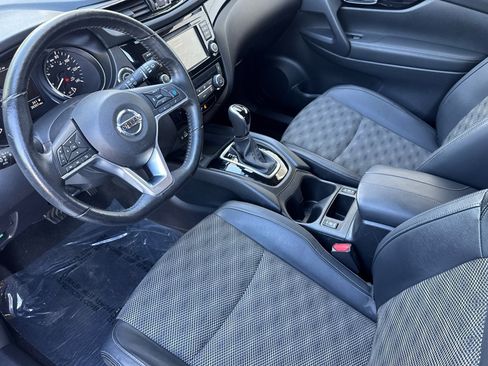 Used 2022 Nissan Rogue Sport SV w/ Technology Package AWD/4WD image 4