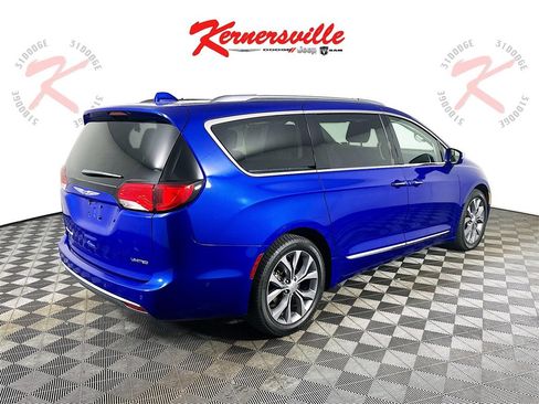 Used 2018 Chrysler Pacifica Limited w/ Tire & Wheel Group image 7